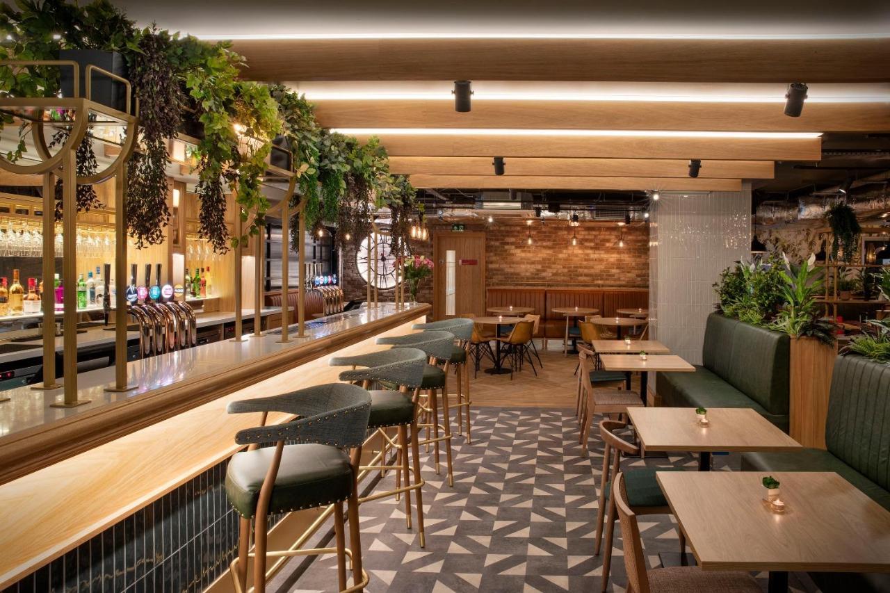 Leonardo Hotel Честър Екстериор снимка
