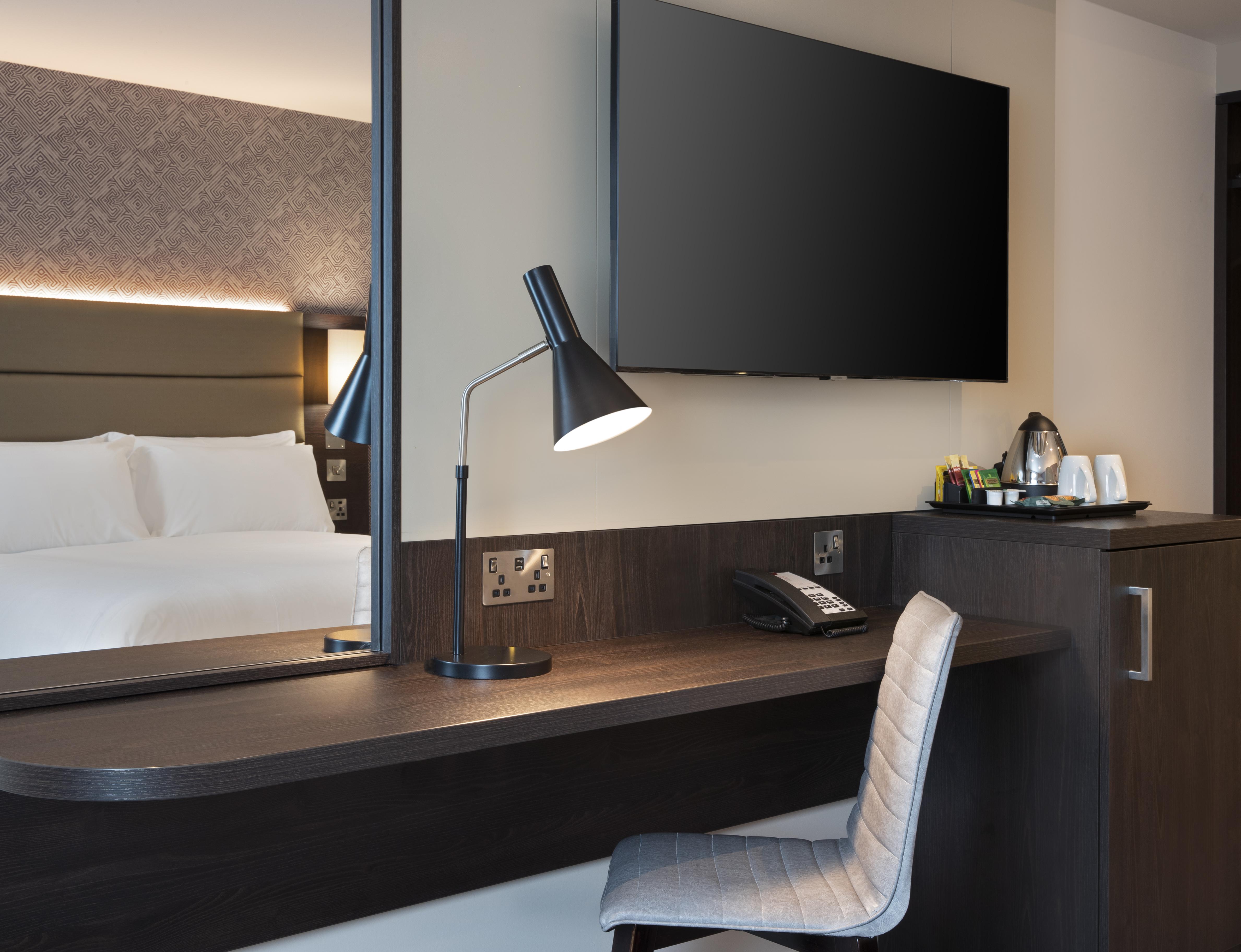 Leonardo Hotel Честър Екстериор снимка