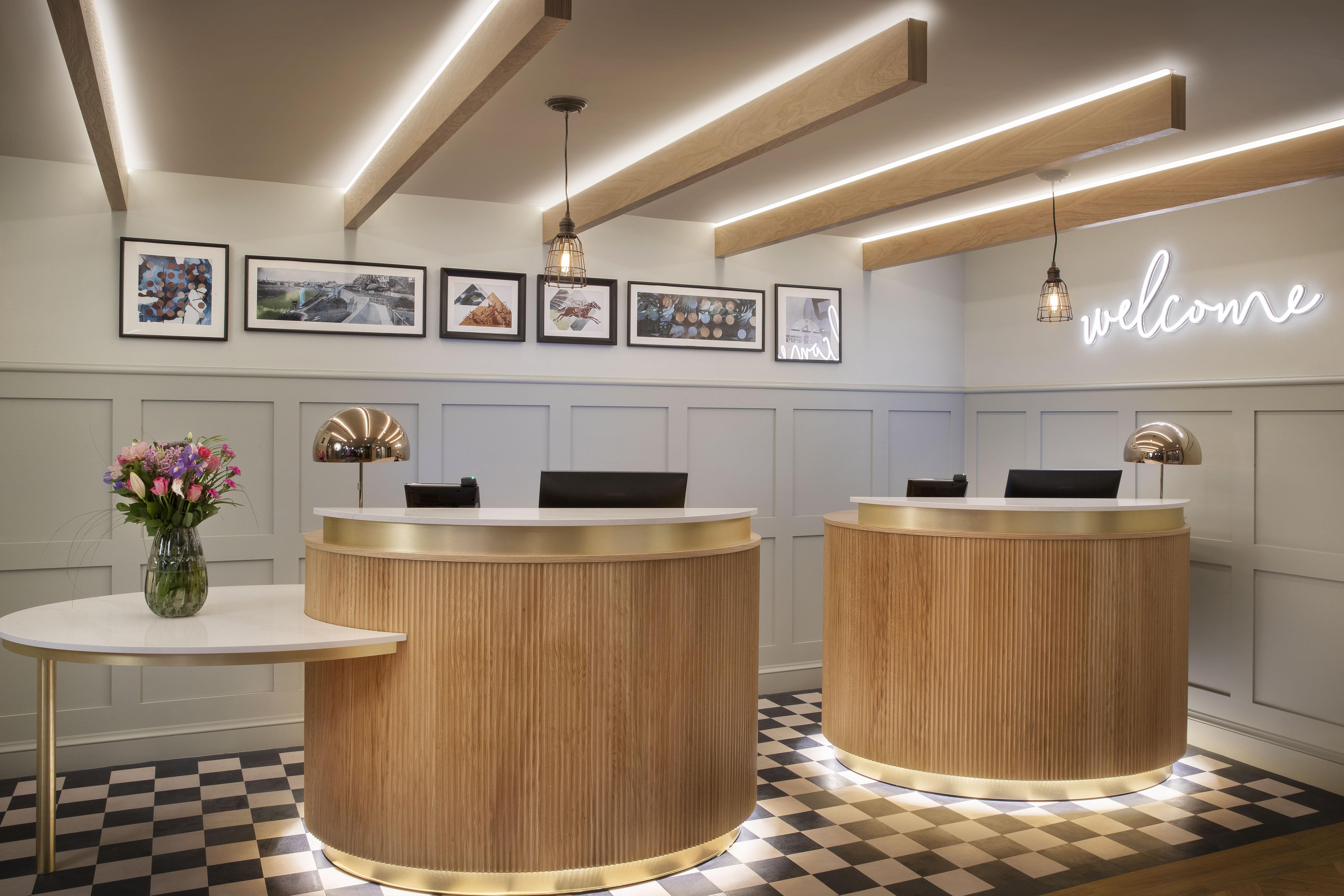 Leonardo Hotel Честър Екстериор снимка