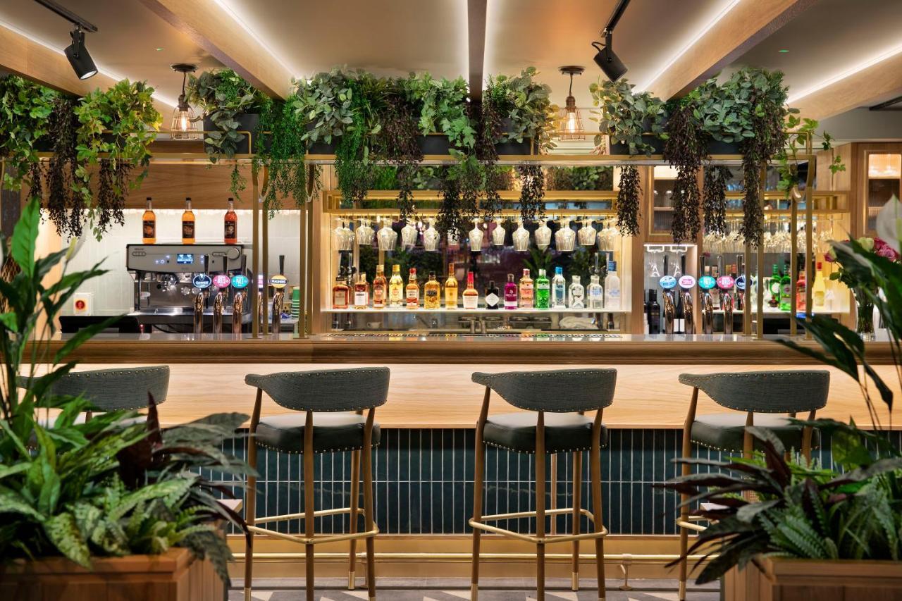 Leonardo Hotel Честър Екстериор снимка